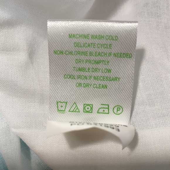 NWOT-Lilly Pulitzer Dress.-NWOT-size-2 worn 1 time. Fabulous fabric - Picture 15 of 15